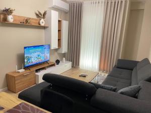 Ersa Modern and Bright Apartment near 21 Dhjetori