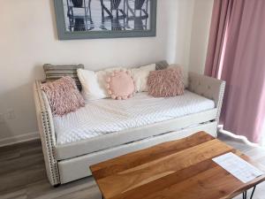 Ocean & Pool View - Hot Tubs - 2 Pools - Gym - Tennis - on seawall - Cruise Parking included shoreline stays 5108