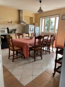 BOISSET, Grande maison familiale avec vue sur les Pyrénées