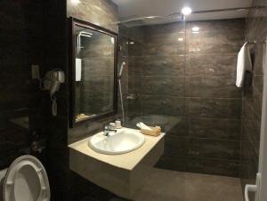 Khách sạn Phụng Long