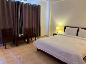 Khách sạn Phụng Long
