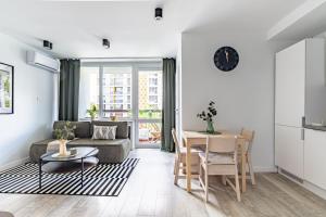 Arsenal Metro Apartment by Mia