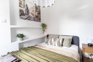 Arsenal Metro Apartment by Mia
