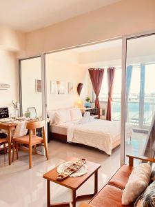 Samies Solace-Azure Staycation