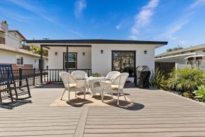 2 Bedroom with Ocean Views Large Deck Remodeled