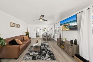 2 Bedroom with Ocean Views Large Deck Remodeled