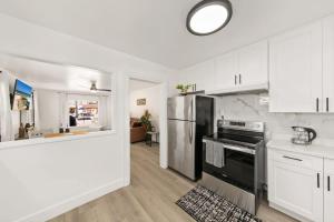 2 Bedroom with Ocean Views Large Deck Remodeled