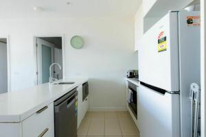 2BDR in Southbank w Parking Pool Gym and Sauna
