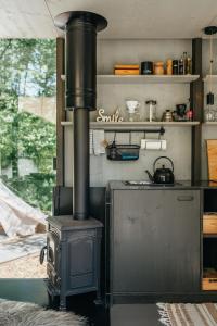 Maringotka Volavka by TwoFingers glamping