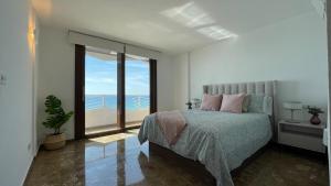 Large beachfront apartmen mediterranean views
