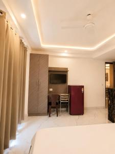 Ryoko Home Medanta - Studios with Kitchen