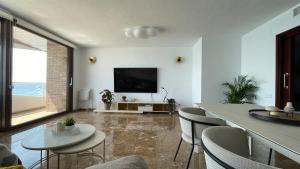 Large beachfront apartmen mediterranean views