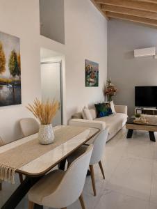 Villa Harmonia II-Seafront Retreat