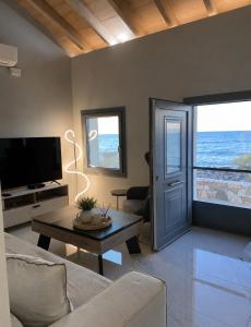 Villa Harmonia II-Seafront Retreat