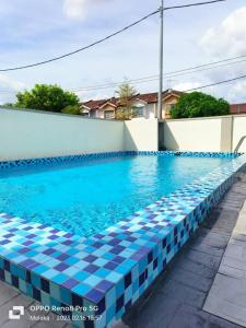 Semi-D homestay Helena with swimming pool