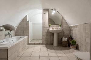 Folia Bianca-Private Caldera Houses
