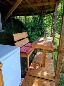 Mirna Gora off-grid glamping