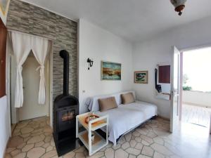 Beachfront apartment Elena with big terrace & garden