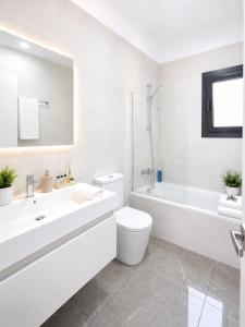 Modern 2BR Apartment with Private Parking in Limassol