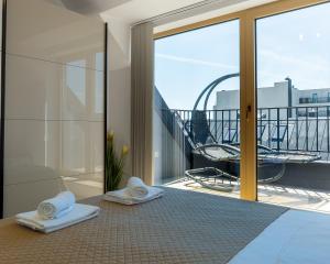 Elegant and sunny apartment with free parking