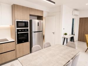 Modern 2BR Apartment with Private Parking in Limassol