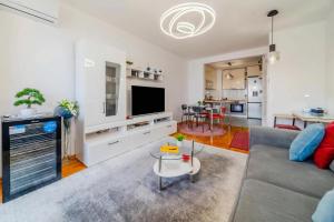 Apartment Saga With Terrace And Parking - Happy Rentals