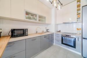 Apartment Saga With Terrace And Parking - Happy Rentals