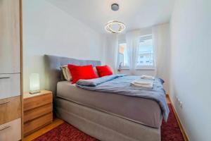Apartment Saga With Terrace And Parking - Happy Rentals