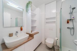 Apartment Saga With Terrace And Parking - Happy Rentals