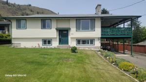 Charming - 2 bedrooms suite, 1 full bath & family room
