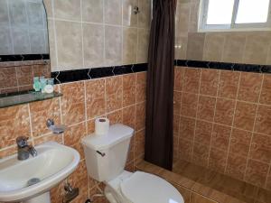 Beachside Getaway Private 1-Bedroom Apartment with Pool