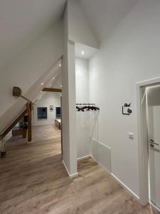 Helles Apartment mit Dachbalkon & Kingsize-Bett