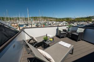 Modern Floating Home - Hausboot SEAESTA - Rooftop Jacuzzi Terrace & Marina Portorož Views