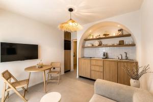 Loani Boho Apartment 2 Min to Beach Cozy