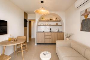 Loani Boho Apartment 2 Min to Beach Cozy