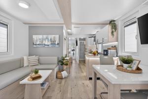 Modern Floating Home - Hausboot SEAESTA - Rooftop Jacuzzi Terrace & Marina Portorož Views