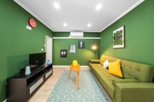Flat with a Patio Near Liberdade and Marquês AC