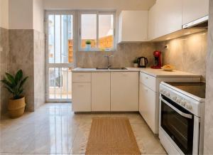 2 bedrooms, 300 meters from Dafni metro