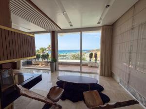 Villa bord de mer vue incroyable avec piscine