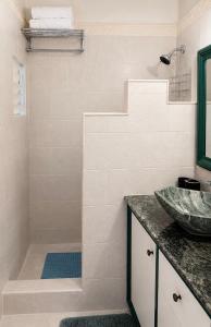 StayCentral, Cozy 2BR Apt in the heart of the city