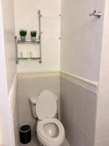 StayCentral, Cozy 2BR Apt in the heart of the city