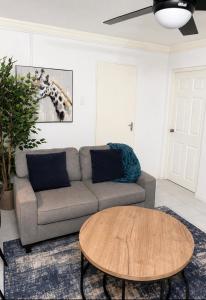 StayCentral, Cozy 2BR Apt in the heart of the city