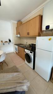 Sunny Algarve Retreat - Pool & 10 min to beach