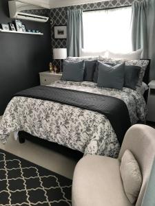 Modern centric One-Bedroom Apartment 3-B