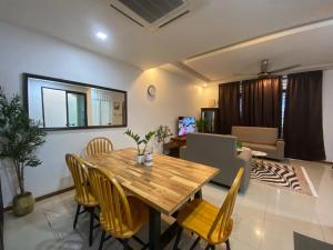 4Br KLIA IRIS Homestay, 8 pax, WiFi, Self Check-In