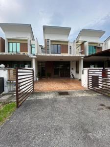 4Br KLIA IRIS Homestay, 8 pax, WiFi, Self Check-In