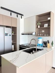 Biko 1 Nuevo Apartamento con 2 parqueos en zona 10