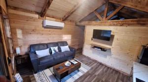 Michams Clark Fork River Retreat - River Front, Mountain View, Fire Pit - Cabin 2