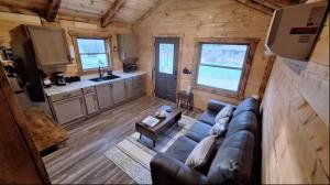 Michams Clark Fork River Retreat - River Front, Mountain View, Fire Pit - Cabin 2