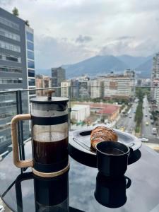 Luxury studio with balcony Avenida Portugal Quito